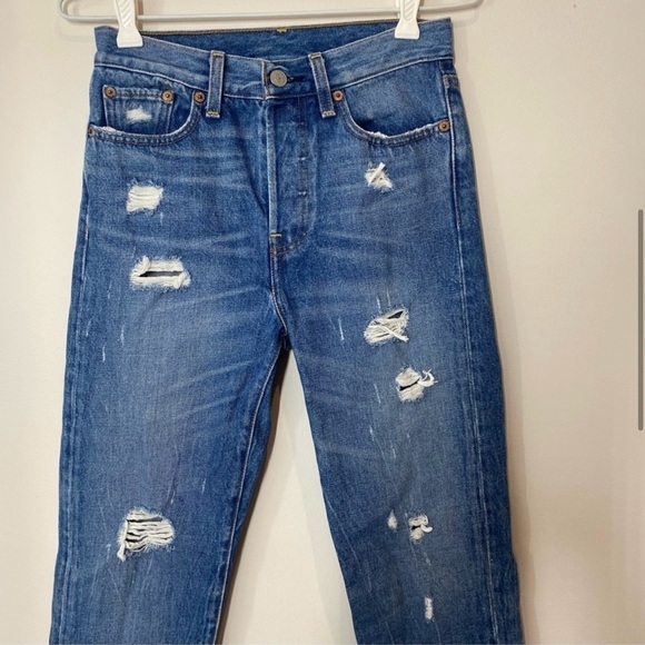 LEVI’S Wedgie Icon Distressed Jeans size 24 - Picture 3 of 3